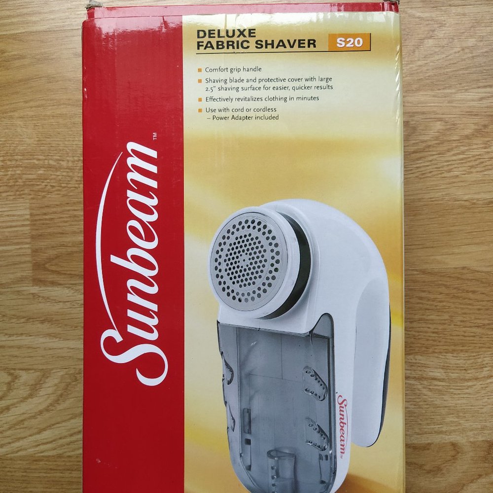 New in Box Sunbeam Deluxe Fabric Shaver / Pill Remover S20